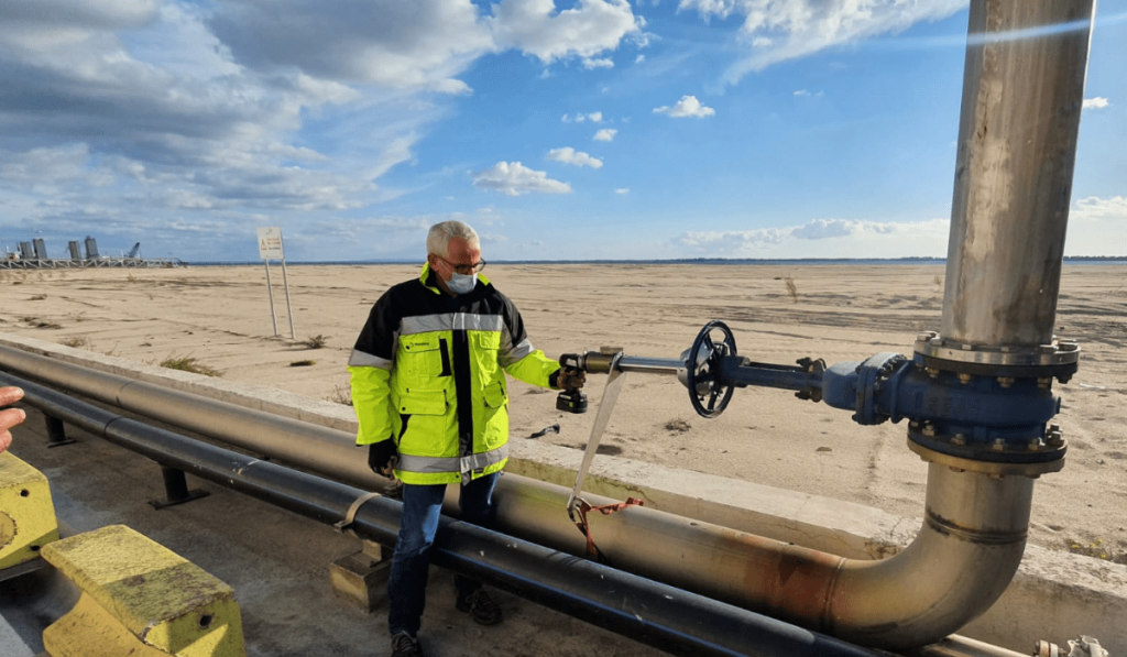 modec easy duty electric valve wrench in action