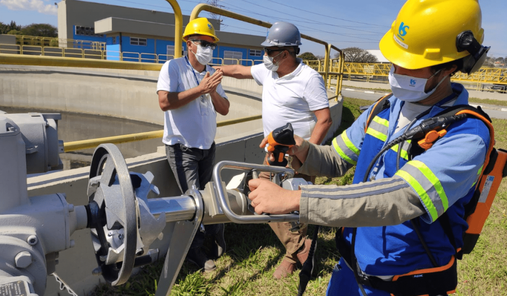 heavy duty portable valve actuator with spoke adaptator for flat handwheels